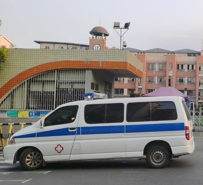 蕉城救护车出租护送骨折病人一公里多少钱